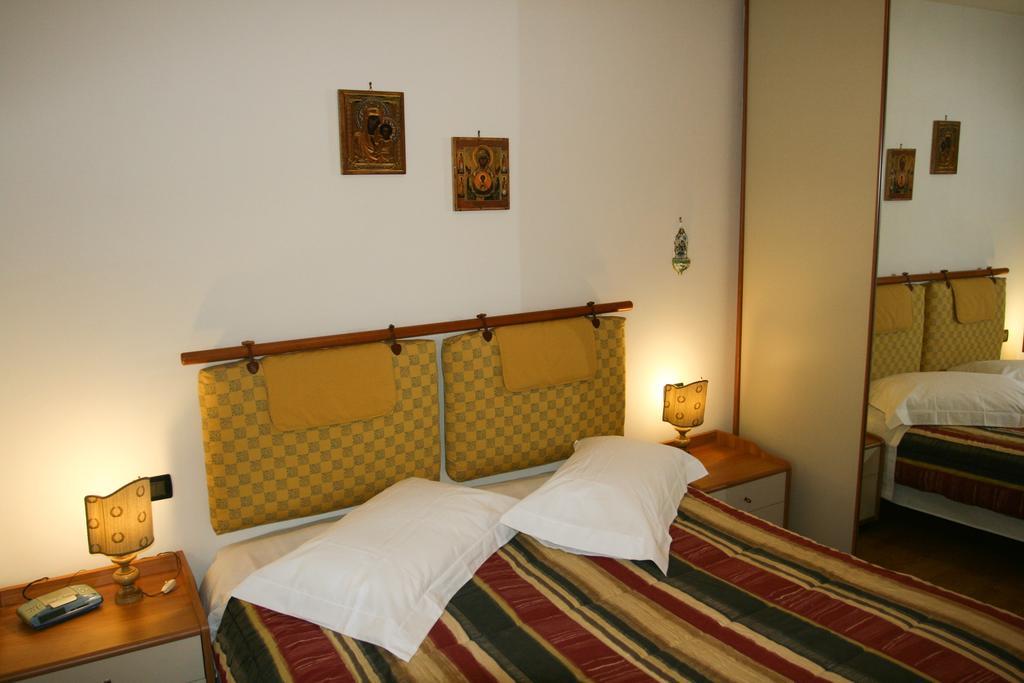 Appartamento Lombardi Riva del Garda Buitenkant foto