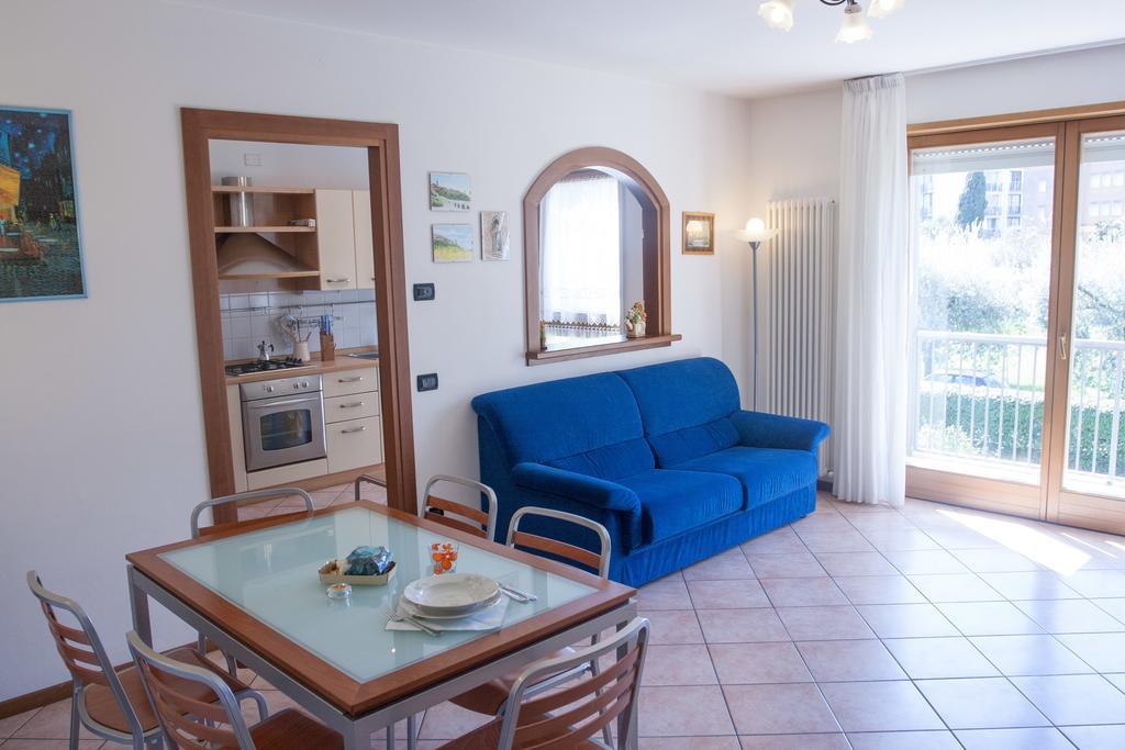 Appartamento Lombardi Riva del Garda Kamer foto